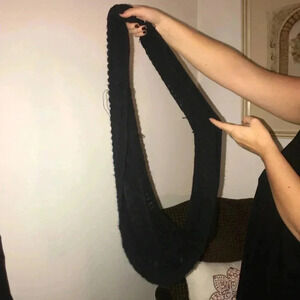 🧾 Black Infinity Scarf